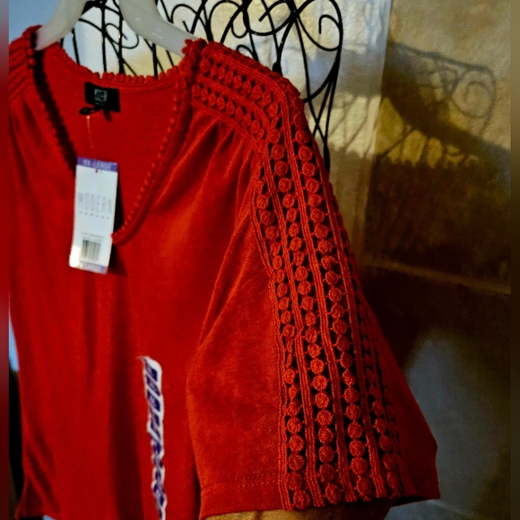 Modern Canvas Short Sleeve Top - Picture 2 of 7